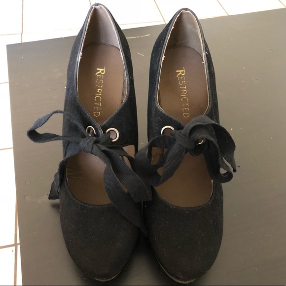 Black suede wedges w/ bow tie | Restricted - Picture 2 of 6